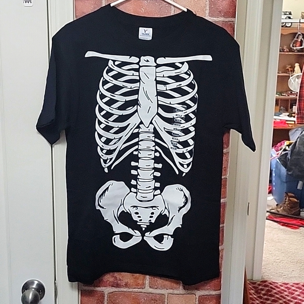 Unisex black tee with skeleton NEW size medium